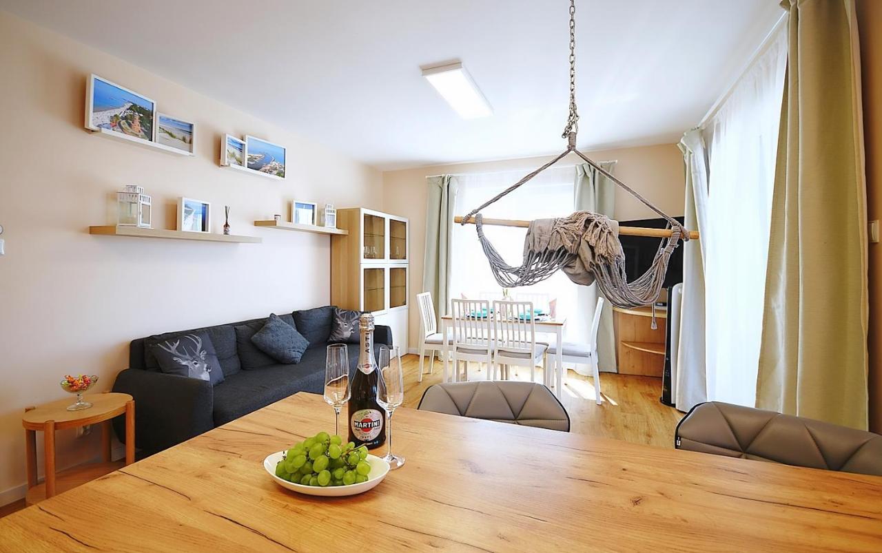 Apartament Premium Mikiniki Kolobrzeg Appartamento Esterno foto
